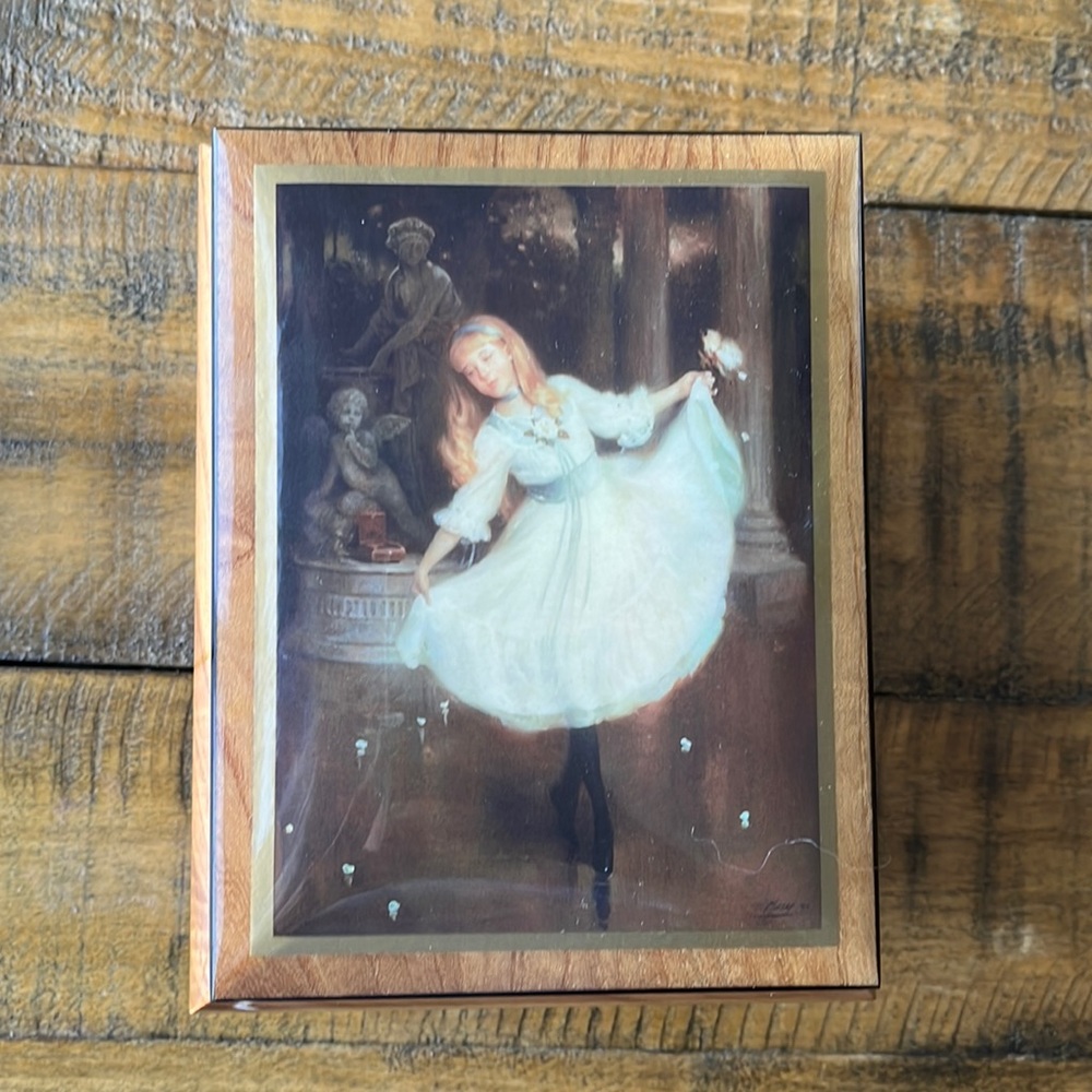 Ercolano handcrafted music box #1185